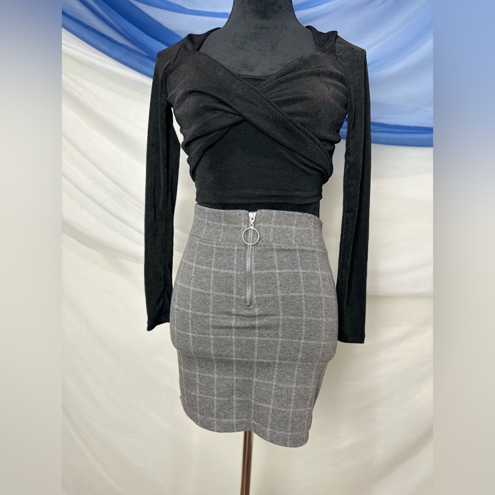 Grey mini skirt